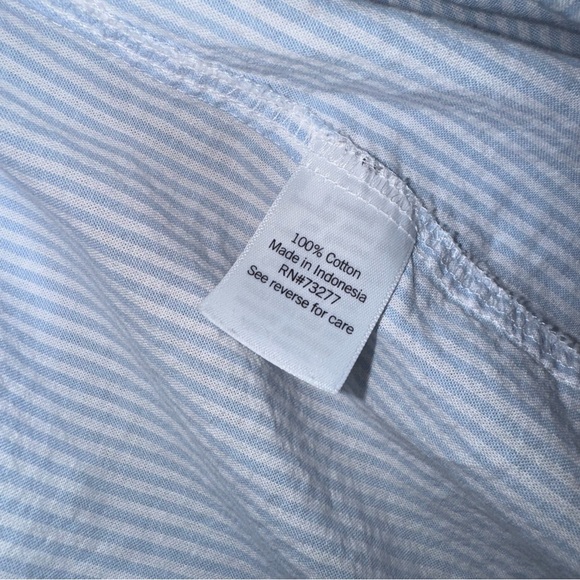 Women's Croft & Barrow Essential One Pocket Button Down Shirt - Picture 3 of 7